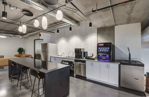 Downtown Phoenix Apartment | Downtown Highrise STU | Sky Pool, Parking, Gym 16