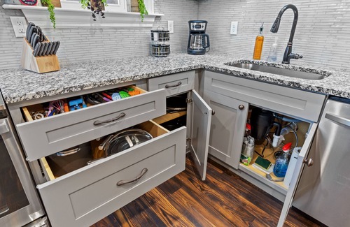 Shaw House | Downtown Historic Retreat [w/Balcony & Grill}