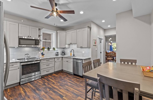 Shaw House | Downtown Historic Retreat [w/Balcony & Grill}