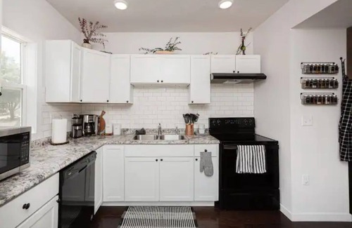 Sioux Falls House | Downtown Historic View With 4 Bedrooms Near Airport & Premier Center