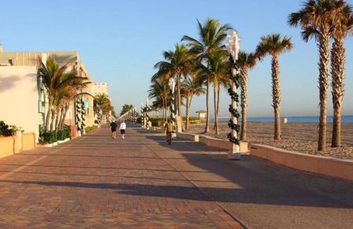 North Beach Apartment | Downtown Hollywood, Holiday Retreat at Dania Beach