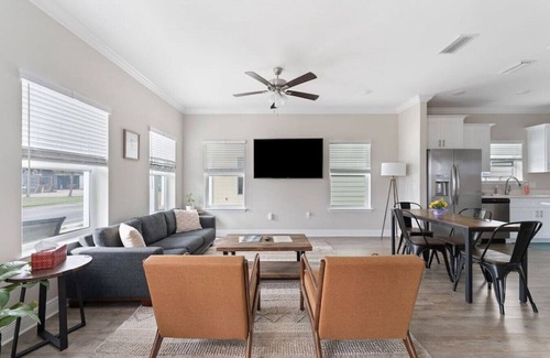 South Pensacola House | Downtown home + bay views + seafood market