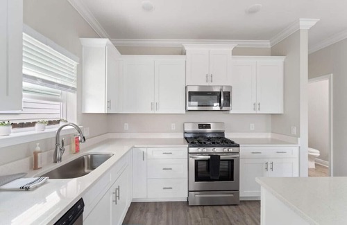 South Pensacola House | Downtown home + bay views + seafood market