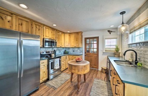 Cody House | Downtown Home with Custom Amenities