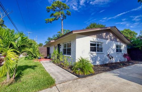 Central Sarasota House | Downtown Home With Fire Pit, Just 5 Min to Beach