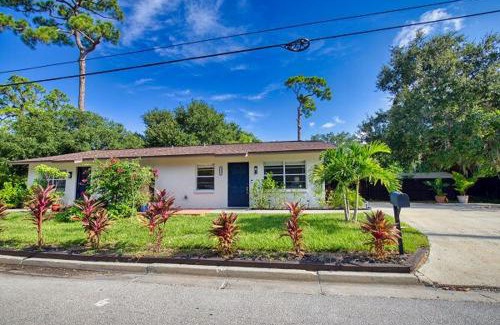 Central Sarasota House | Downtown Home With Fire Pit, Just 5 Min to Beach