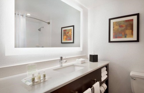 Rock Island House | Downtown hotel room in Rock Island’s arts district !