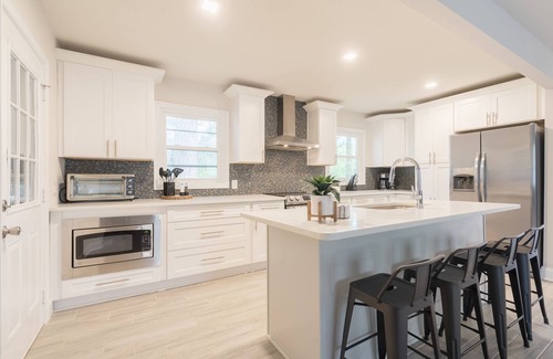 Alpharetta House | Downtown House with 75"4kTV, Private Firepit, Sleeps 6!