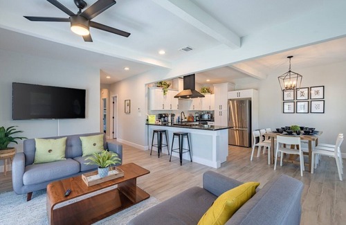 Denver Heights House | DOWNTOWN House with HOT-TUB, Games & BBQ, 5 minutes to Riverwalk