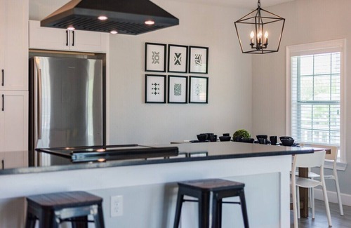Denver Heights House | DOWNTOWN House with HOT-TUB, Games & BBQ, 5 minutes to Riverwalk