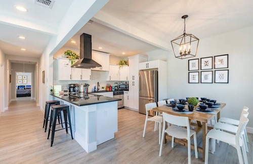 Denver Heights House | DOWNTOWN House with HOT-TUB, Games & BBQ, 5 minutes to Riverwalk