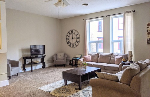 Kokomo Condo | Downtown Hub Spot apartment!