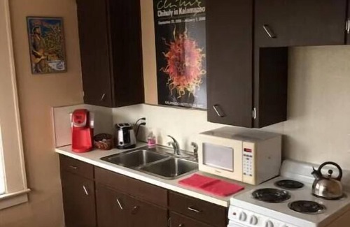 Vine Apartment | Downtown Kalamazoo Efficiency Apt. Over 1,000 5-star reviews. Host since 2015.