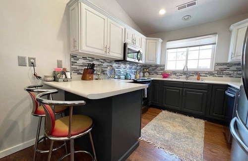 Kanab House | Downtown Kanab Family Townhome, Dew Drop Inn, Near Zion National Park and Bryce