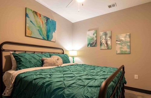 Downtown Kansas City Apartment | Downtown KC 2 Bedroom King/Queen Stunning View