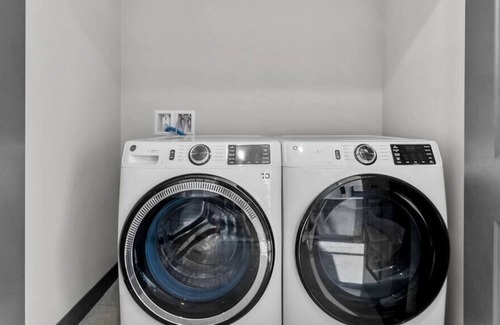 Downtown Kansas City Apartment | Downtown KC Corner Studio King Bed Fantastic Views