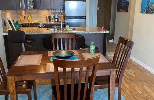 North End Apartment | Downtown Kelowna-Steps to the Lakeside & Prospera Place