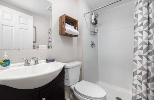 Kimmswick Condo | Downtown Kimmswick Room~Renovated~Prime Location