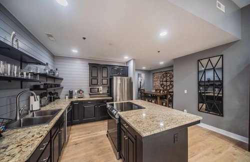 Paducah Condo | Downtown King Suite Condo