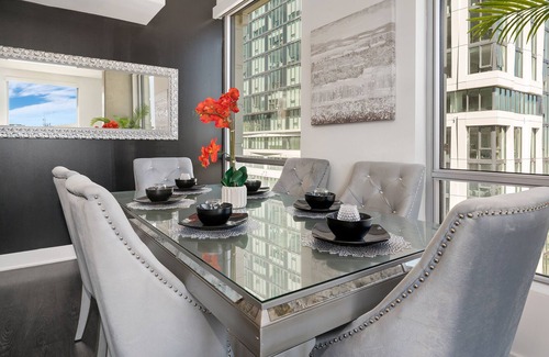 Los Angeles Apartment | Downtown LA Jr. Penthouse Spacious Skyrise Unit- Pool/Jacuzzi access