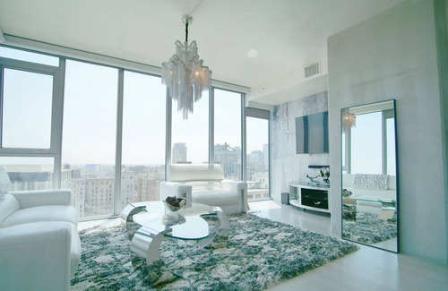 Downtown Apartment | Downtown LA Premier High Rise, Modern Vibe