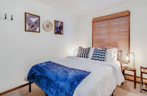 Pine City House | Downtown lakefront: balcony, patio, kayaks, hills for sledding