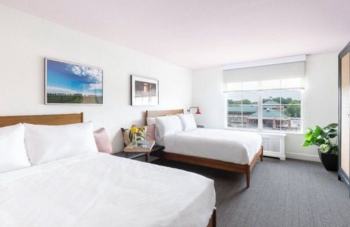 Lexington Hotel | Downtown Lexington Retreat | 2 Spacious Room Ready For Family Stay