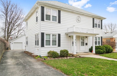 Libertyville Apartment | Downtown Libertyville Duplex Near Naval Base!