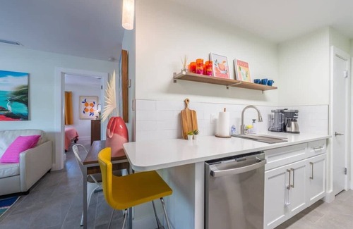 Gillespie Park House | Downtown Living, Steps to Parks, Newly Furnished