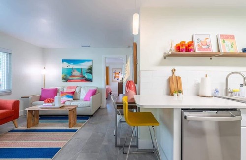 Gillespie Park House | Downtown Living, Steps to Parks, Newly Furnished