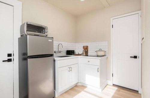 Lodi House | Downtown Lodi l Renovated l 5 Bedrooms l Sleeps 10