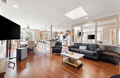 Lodi House | Downtown loft in the heart of Lodi. Great for large groups!