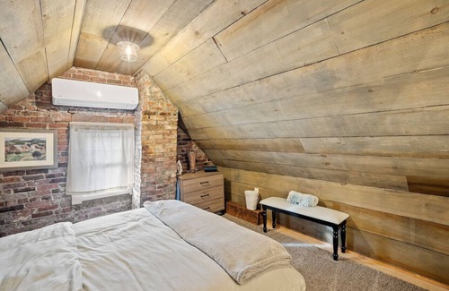 Downtown Condo | Downtown Loft w/Private Entry & Updates