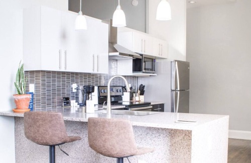 East Town Apartment | Downtown Luxury 1BR Loft