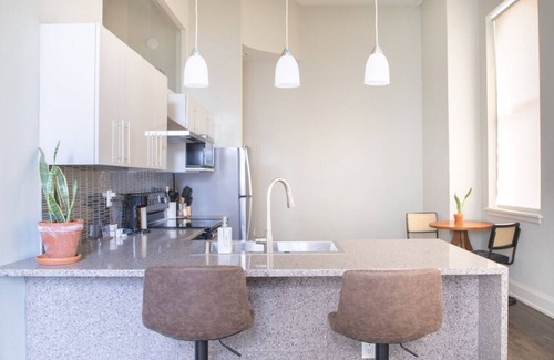 East Town Apartment | Downtown Luxury 1BR Loft