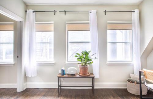 East Town Apartment | Downtown Luxury 1BR Loft