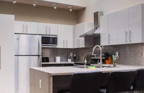 East Town Apartment | Downtown Luxury 2BR Penthouse Apt