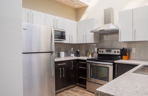 East Town Apartment | Downtown Luxury 2BR Penthouse Apt
