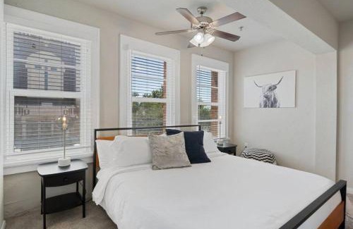 Brazos Apartment | Downtown Luxury Apartment with King Bed