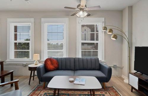 Brazos Apartment | Downtown Luxury Apartment with King Bed