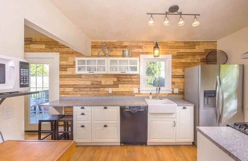 Appleton House | -Downtown Luxury at Lawrence