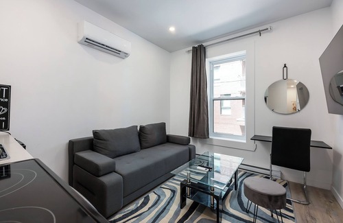 Quartier des Spectacles Apartment | Downtown Luxury one bedroom with free parking