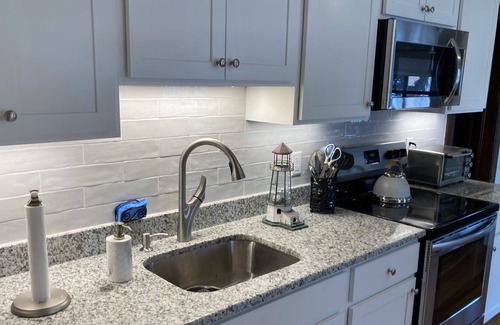Old Saybrook Center Apartment | Downtown, Main Street, Center of it All Location