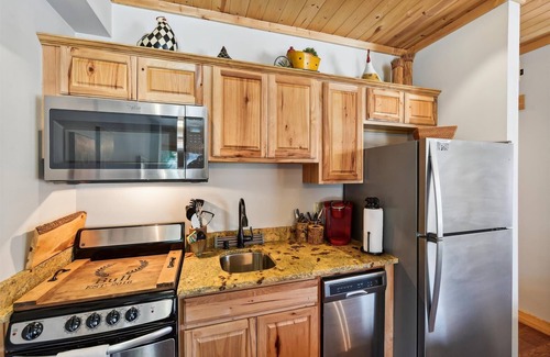 Blowing Rock Cabin | Downtown Main Street-2 BR “Bull”