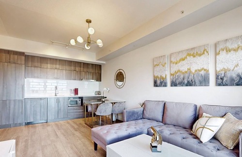 Markham Condo | Downtown Markham Luxury Condo with Gym and free parking