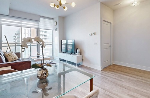 Markham Condo | Downtown Markham Luxury Condo with Gym and free parking
