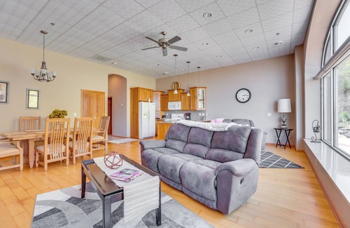 McGregor Condo | Downtown McGregor Condo w/Restaurant On-Site!