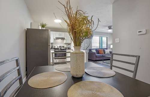 Springfield Apartment | Downtown Med District: Idyllic 2BD, 1BA Capital City Retreat