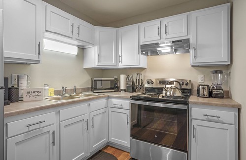 Springfield Apartment | Downtown Med District: Idyllic 2BD, 1BA Capital City Retreat