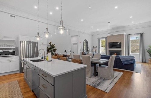 Meredith Condo | Downtown Meredith Luxury Escape